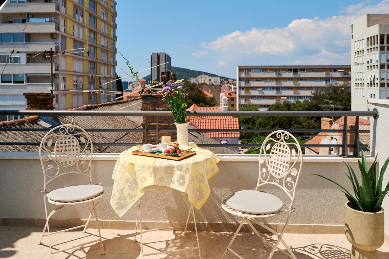 Modern & Spacious Rooftop Apartment With Natual Sunlight Split Exterior photo