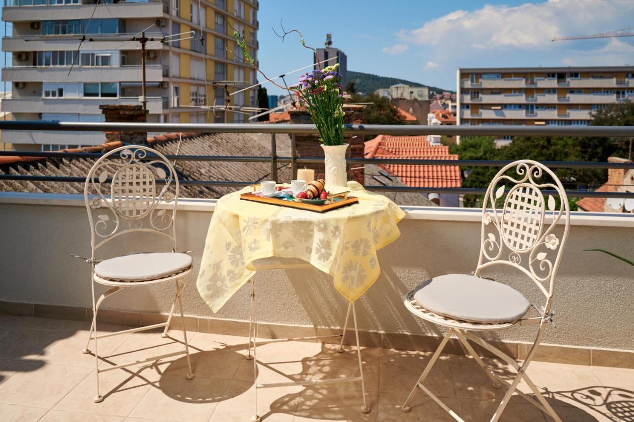 Modern & Spacious Rooftop Apartment With Natual Sunlight Split Exterior photo